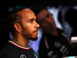 Lewis Hamilton Tidak Akan Meminta Ferrari Mengganti Livery Mobil F1 Jadi Hitam