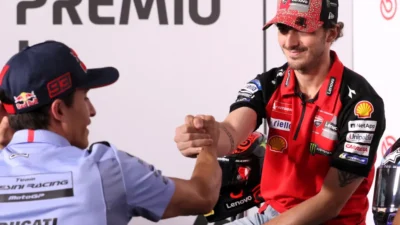 Bagnaia: “Harus Kalahkan Marquez dengan Motor yang Sama”